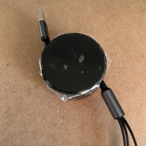 [Travel accessories] 3 in 1 charging cable- NEW - Picture 5 of 6